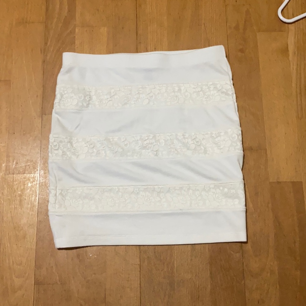 White Forever 21 Lace-Detailed Pencil Skirt Size Medium